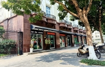 Kiểm tra hàng loạt cửa hàng bán đồ thời trang Gucci, LV ở Hà Nội 