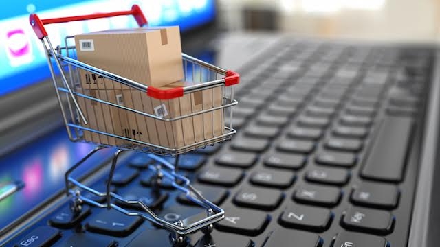 Người dân chọn mua sắm online dịp Tết để tránh dịch Covid-19