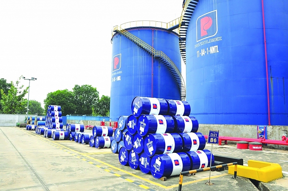 Việt Nam chi hơn 900 triệu USD nhập xăng dầu trong tháng đầu năm
