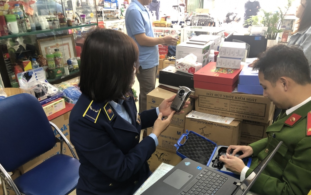 Nhiều cửa hàng kinh doanh máy đo nồng độ cồn không rõ nguồn gốc ở Hà Nội