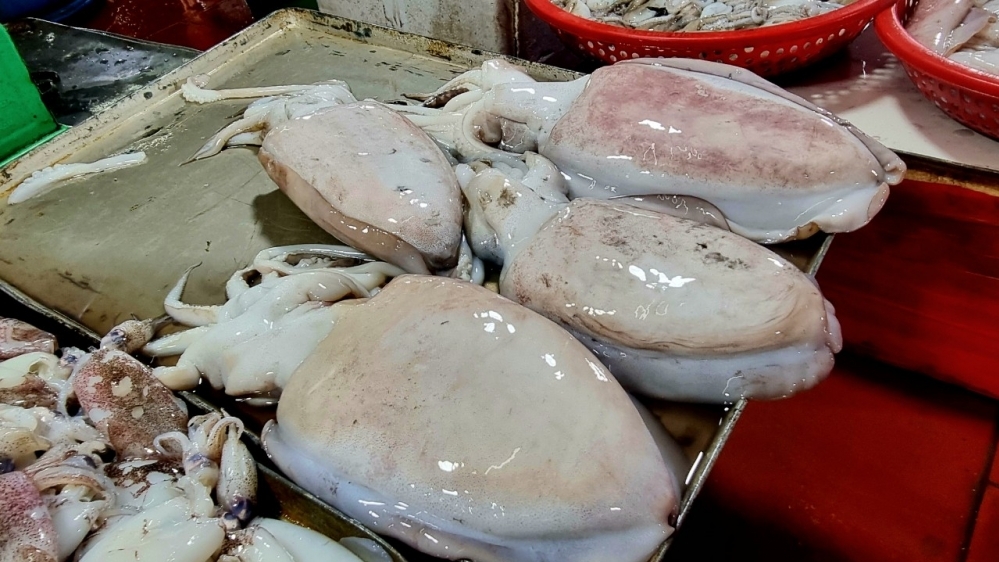 Hải sản ngập tràn chợ quê ngày giáp Tết