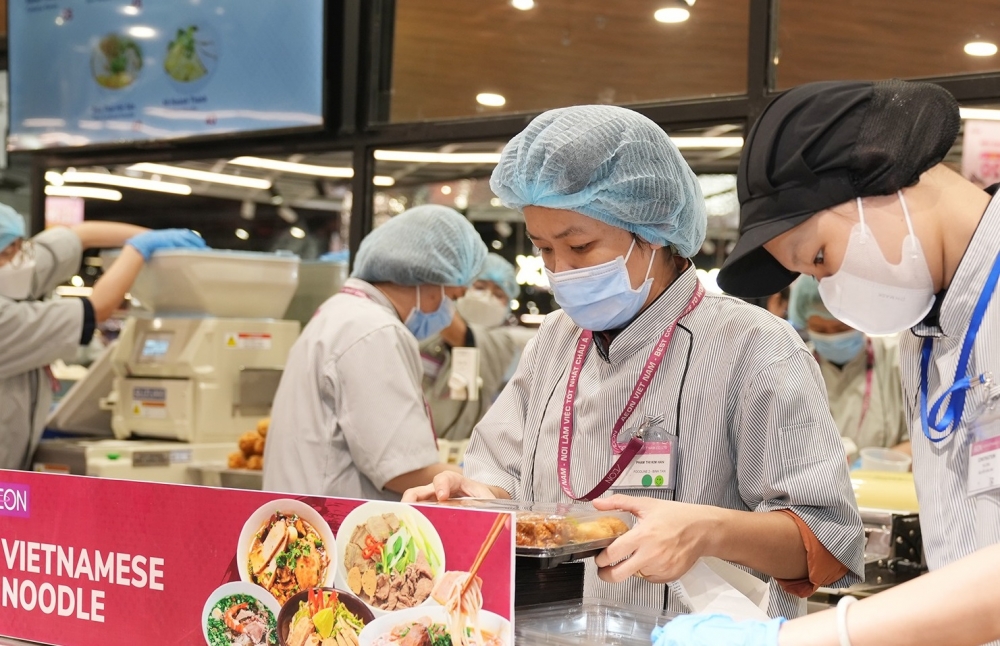 Tết Nguyên đán 2025: Người dân mua sắm tiết kiệm hơn