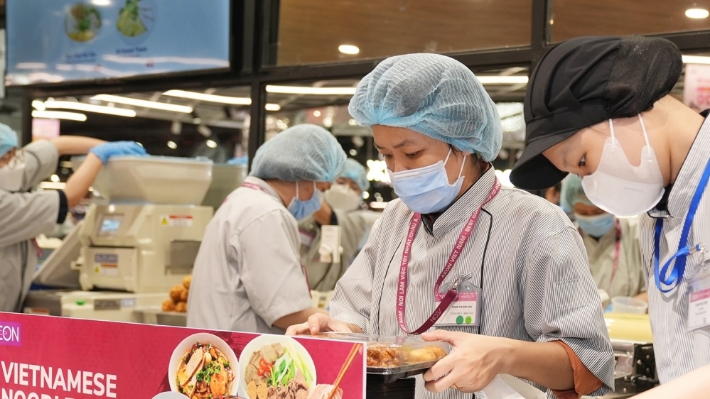 Tết Nguyên đán 2025: Người dân mua sắm tiết kiệm hơn