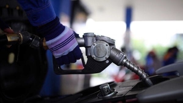 Giá xăng dầu giảm lần đầu tiên trong năm mới Ất Tỵ 2025