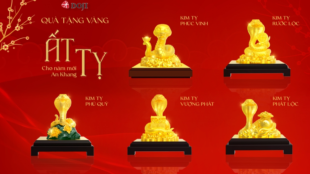 Độc đáo linh vật rắn phủ vàng cho ngày vía Thần Tài