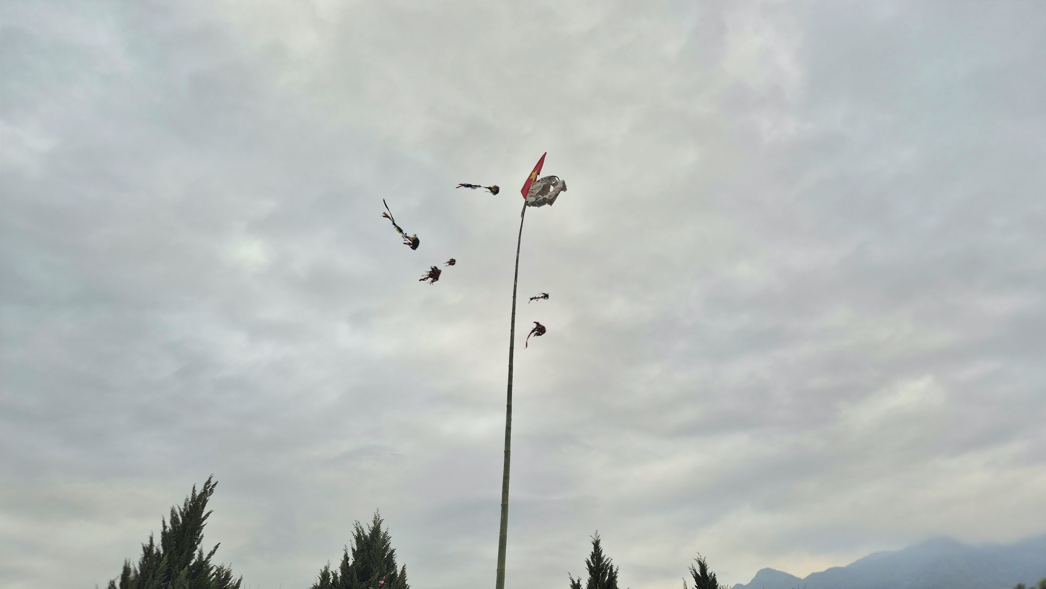 Độc đáo tục ném còn - nét đẹp Tết vùng cao