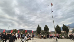 Độc đáo tục ném còn - nét đẹp Tết vùng cao