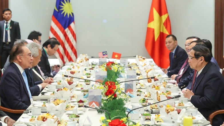 Thủ tướng Việt Nam ăn sáng thân mật với người đồng cấp Malaysia
