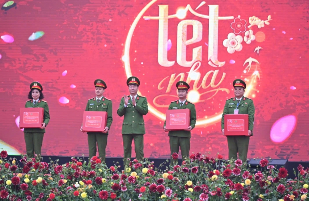 Công an Hà Nội mang Tết đến các cơ sở cai nghiện ma túy