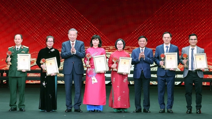 Tối nay trao Giải Búa liềm vàng năm 2025 và tuyên dương Bí thư chi bộ xuất sắc