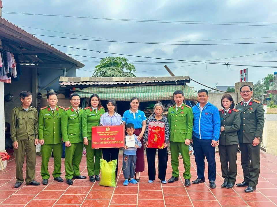 Công an xã Hoa Lộc lan tỏa yêu thương, thắp lên niềm tin cho trẻ đặc biệt khó khăn