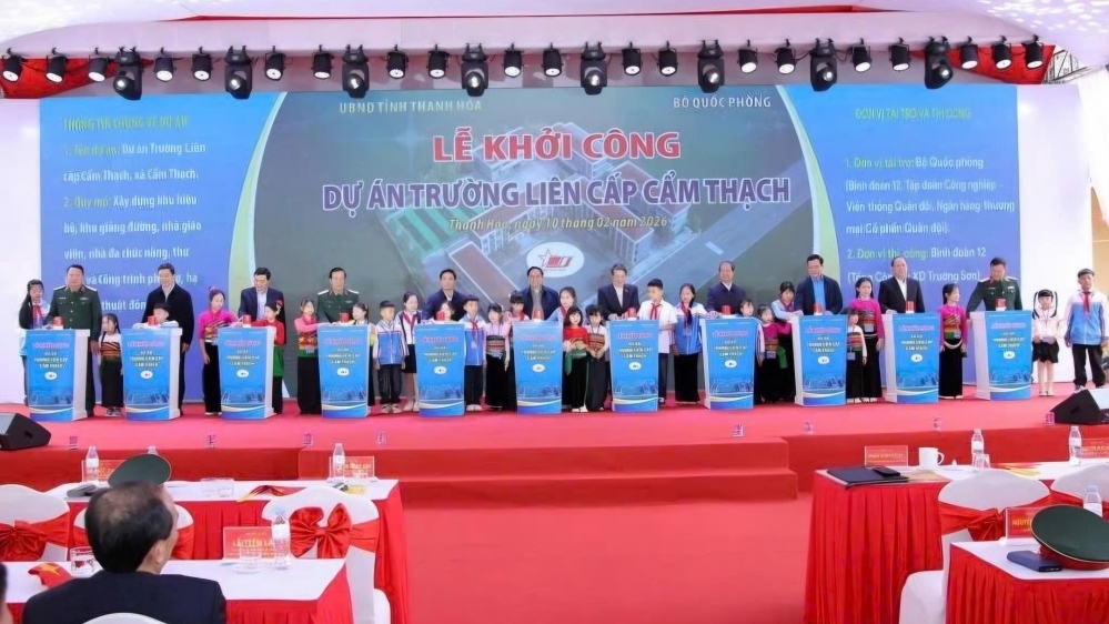 Thủ tướng Phạm Minh Chính dự khởi công trường liên cấp ở xã miền núi Thanh Hóa