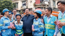 thu tuong li xi cac cong nhan quen tet de thu do sang xanh sach dep