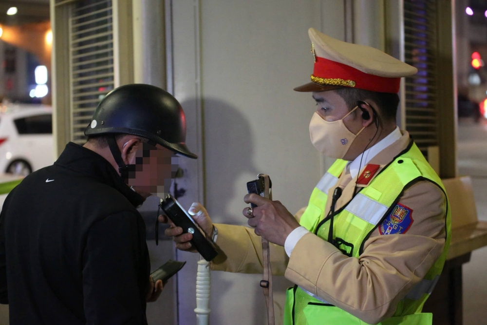 Nhiều người uống rượu rồi đi chúc Tết, CSGT Hà Nội khuyến cáo Nhiều người uống rượu rồi đi chúc Tết, CSGT Hà Nội khuyến cáo