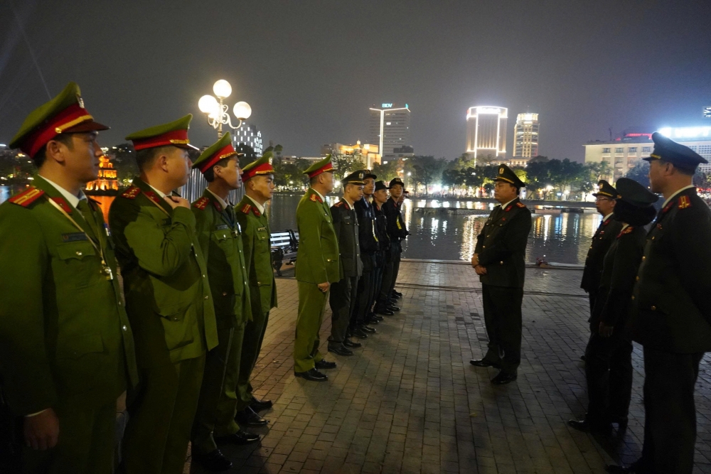 Những người “thức” cho Thủ đô đón Tết an toàn, bình yên