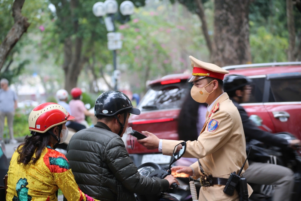 CHÙM ẢNH: CSGT cả nước đồng loạt kiểm tra nồng độ cồn ngày mùng 1 Tết