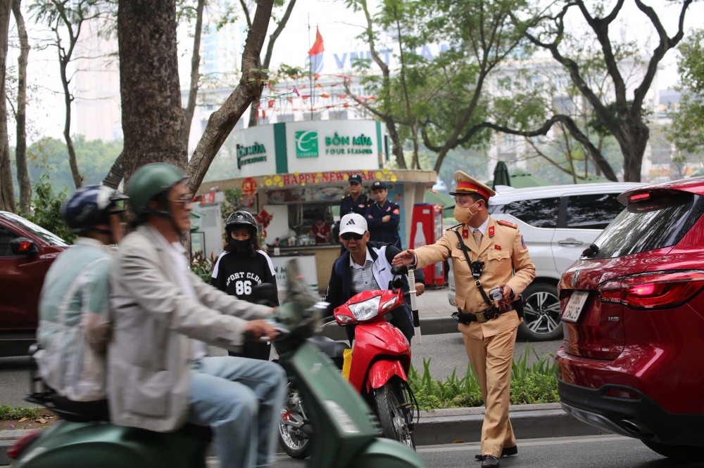 CHÙM ẢNH: CSGT cả nước đồng loạt kiểm tra nồng độ cồn ngày mùng 1 Tết