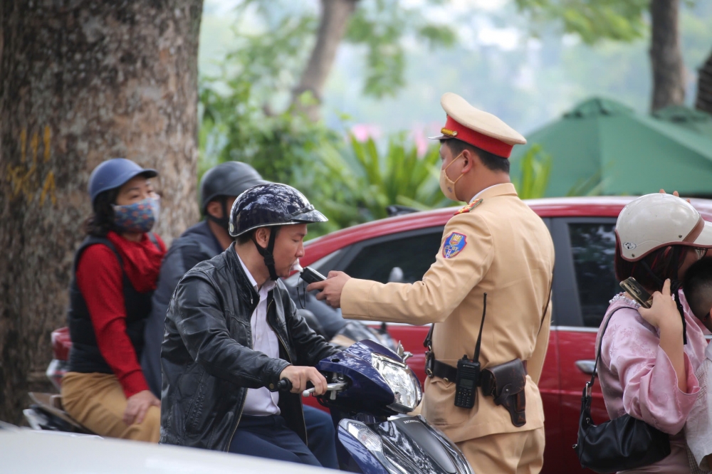 CHÙM ẢNH: CSGT cả nước đồng loạt kiểm tra nồng độ cồn ngày mùng 1 Tết