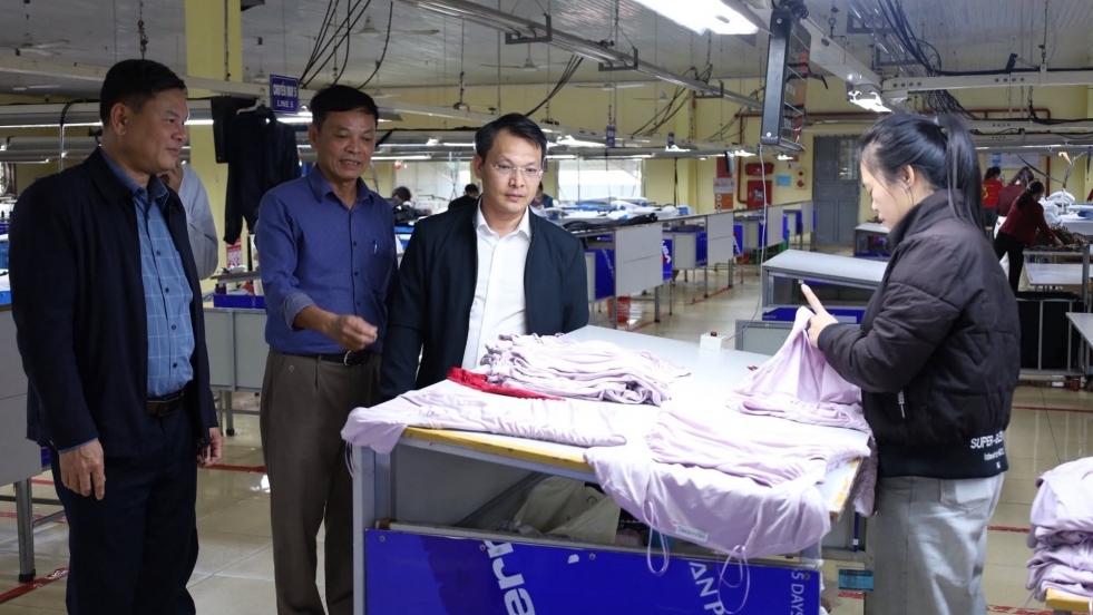 Thanh Hóa: Lãnh đạo xã Hoa Lộc động viên các doanh nghiệp sản xuất, kinh doanh ngay ngày làm việc đầu năm mới