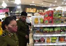 Hà Nội giám sát chặt việc mua bán hàng hóa tại siêu thị, chợ dân sinh