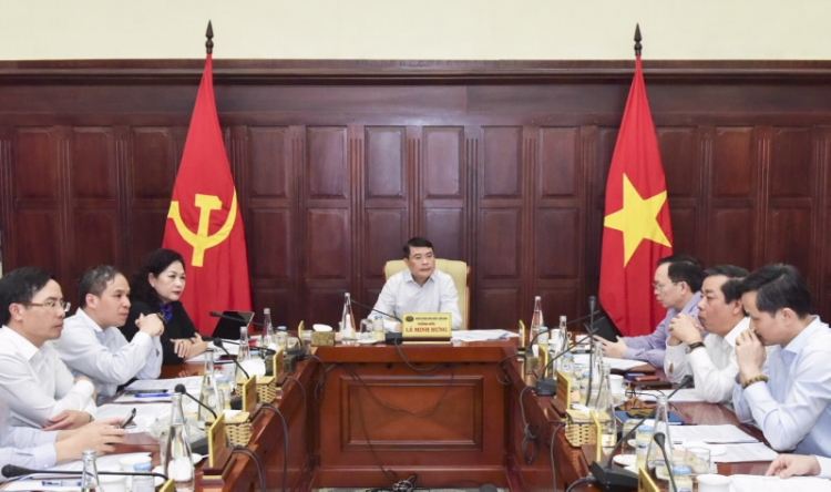 thong doc ngan hang thuc som hoan thien thong tu ho tro thiet hai do dich covid 19