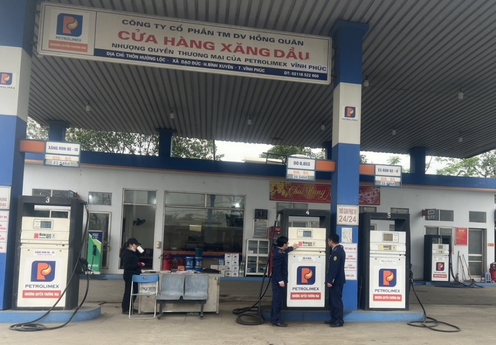 Một công ty ở Vĩnh Phúc bị xử lý vì bán xăng dầu khi giấy phép hết hạn