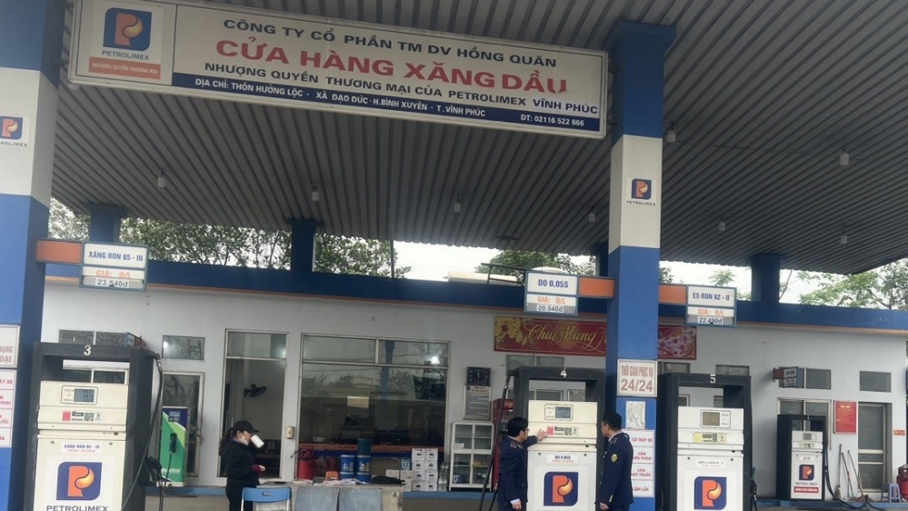 Một công ty ở Vĩnh Phúc bị xử lý vì bán xăng dầu khi giấy phép hết hạn