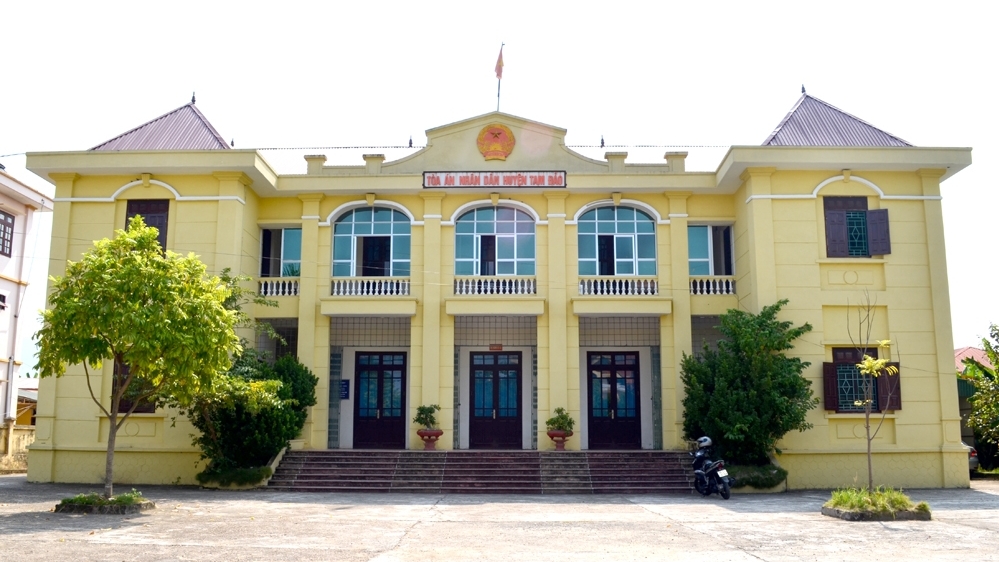 Bộ Chính trị: Không tổ chức tòa án, kiểm sát, quân sự cấp huyện