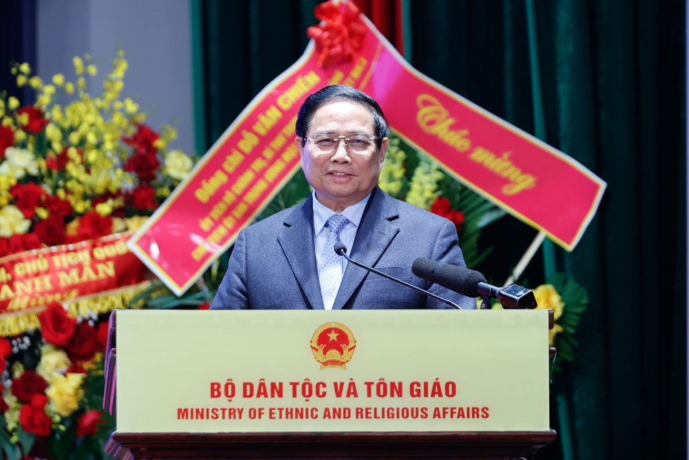 Thủ tướng trăn trở khi học sinh phải đi bộ hàng chục km để đi học