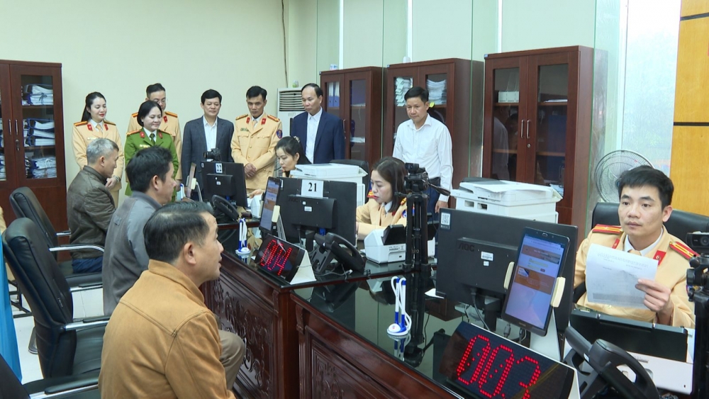 Thanh Hóa: Nhanh, gọn trong 5 ngày đầu cấp, đổi giấy phép lái xe