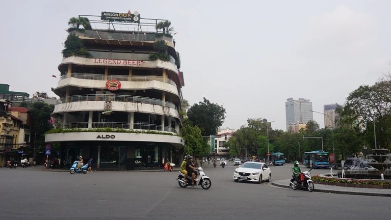 Hà Nội đồng ý phá bỏ tòa nhà “Hàm cá mập” cạnh hồ Gươm