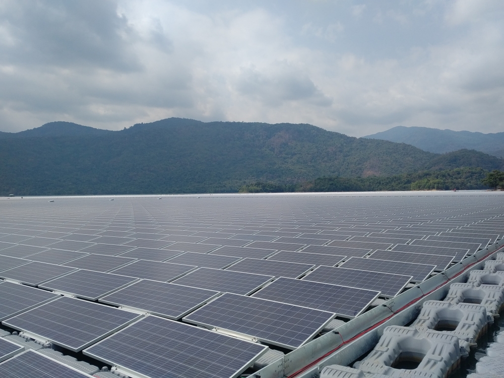 Nhà đầu tư bất an, điện sạch lại cầu cứu