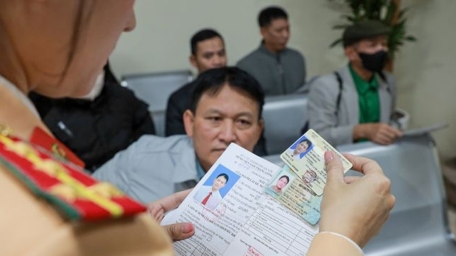 Đại sứ Trung Quốc cảm ơn CSGT tận tình hướng dẫn đổi bằng lái xe