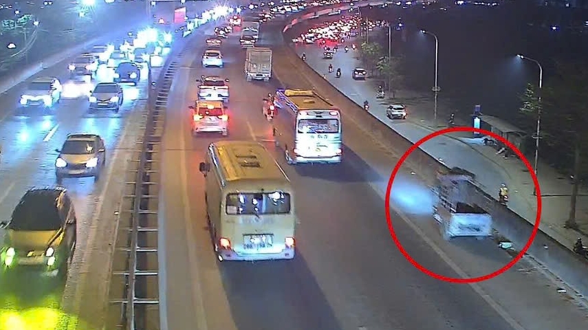 Hà Nội: Cảnh sát đón lõng bắt xe ba bánh đi lên Vành đai 3