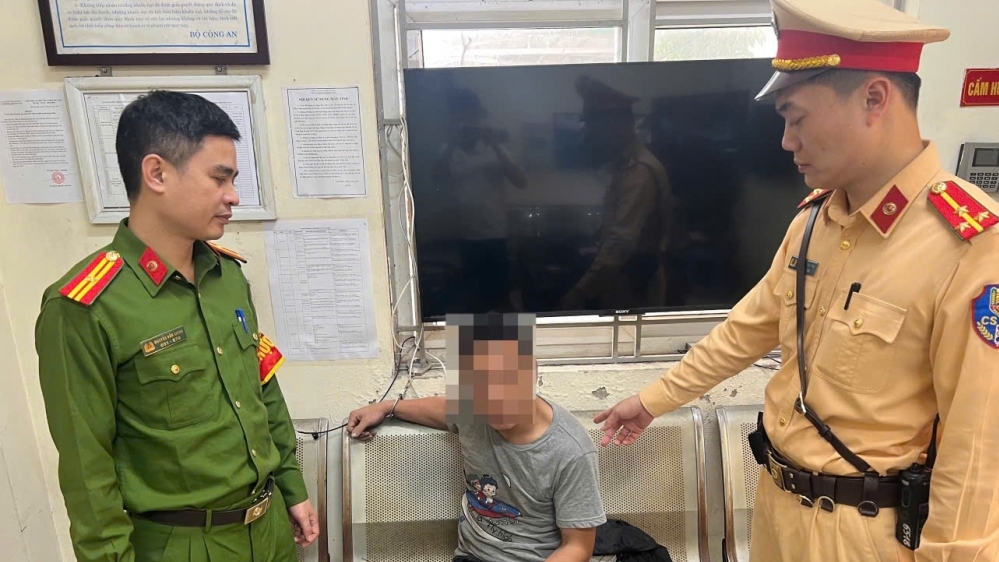 Khống chế đối tượng có biểu hiện tâm thần đánh người đi đường