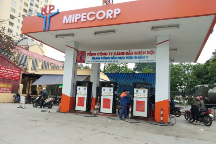 Giá xăng dầu tiếp tục tăng cao