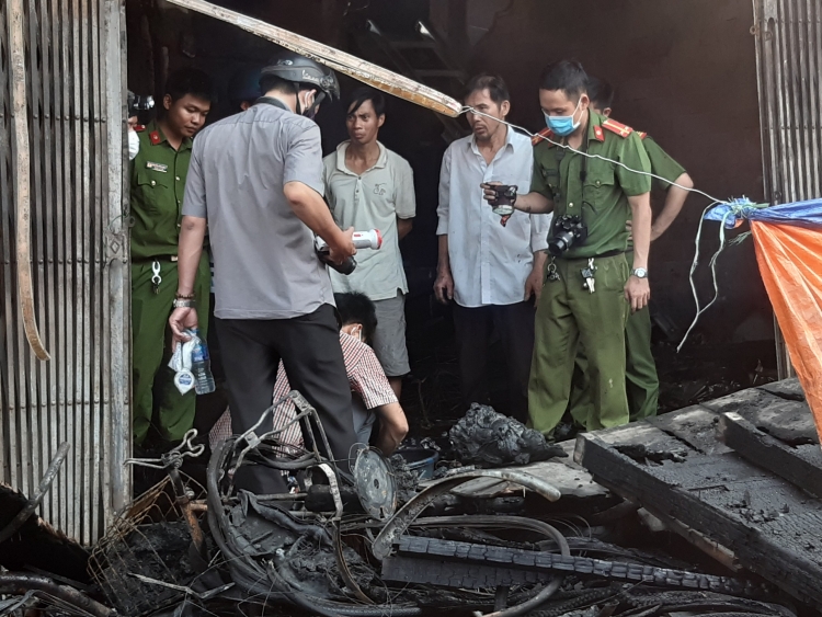 Cháy cửa hàng xe đạp điện ở Huế, 3 người trong gia đình tử vong
