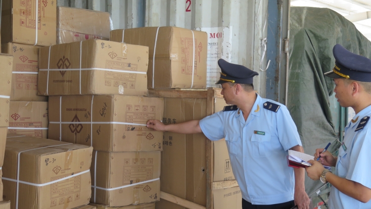 Hải quan lên tiếng việc gây khó khăn trong quá trình xuất khẩu khẩu trang hai quan len tieng viec gay kho khan trong qua trinh xuat khau khau trang