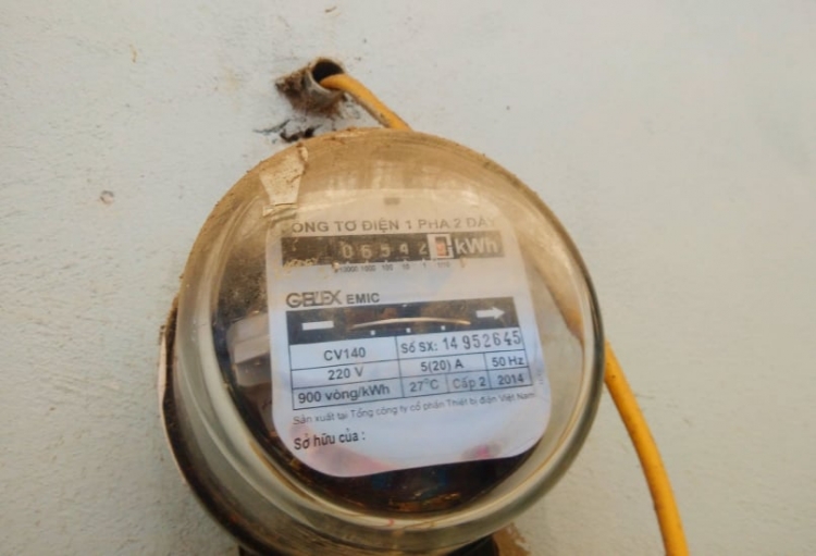 nguoi dan doanh nghiep che muc giam gia dien