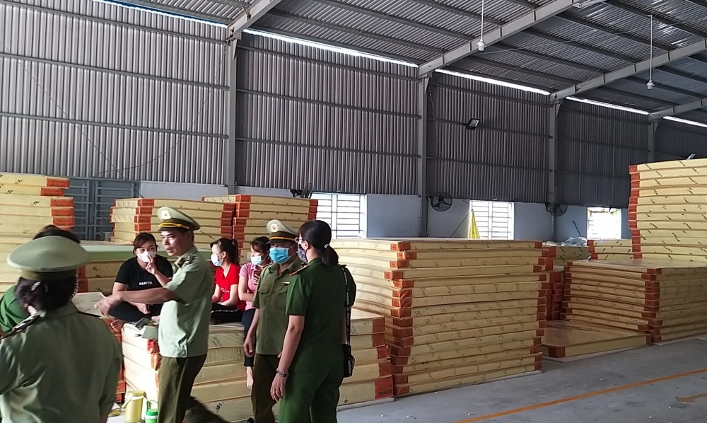 Công ty Vườn Xanh Bình Dương bị phát hiện sản xuất nệm giả nhãn hiệu Thắng Lợi