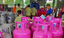 Công ty Khí đốt Vịnh Phát chiết nạp trái phép hàng trăm bình gas LPG