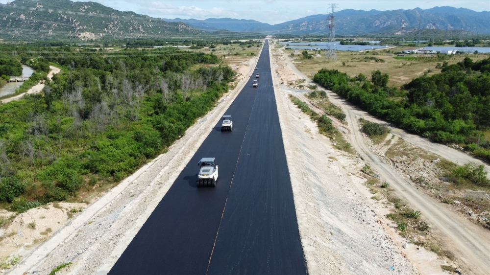 Chính phủ cho phép tiếp tục khai thác mỏ đất đắp xây cao tốc Vĩnh Hảo - Phan Thiết