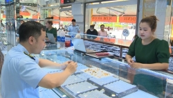 Kiểm tra tiệm vàng lớn ở An Giang, phát hiện vàng nghi giả thương hiệu lớn