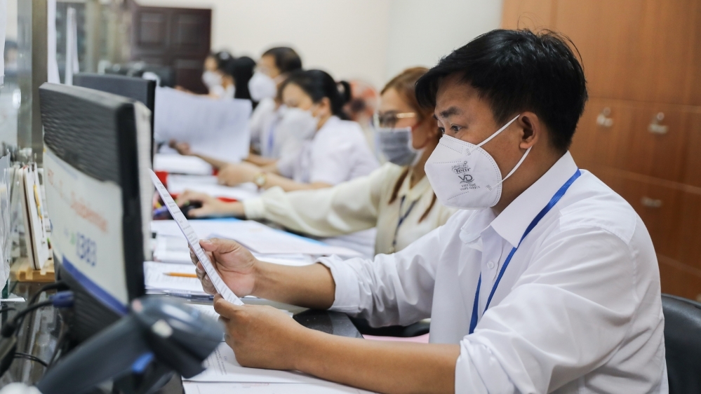 Hiện tượng "lót tay" xin việc trong khu vực Nhà nước còn phổ biến