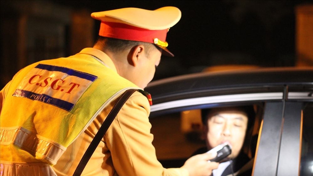 Cấm tuyệt đối lái xe có nồng độ cồn: Bộ Tư pháp nói gì?