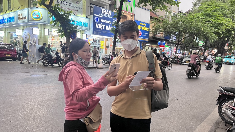 Hà Nội bắt đầu thí điểm thu phí trông giữ xe không tiền mặt tại Hoàn Kiếm