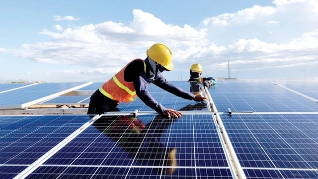 Bộ Công thương đề xuất điện mặt trời mái nhà dư thừa được bán 0 đồng