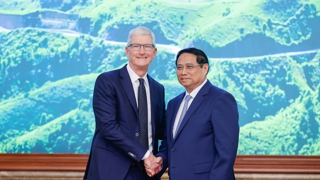 Thủ tướng muốn CEO Apple chọn Việt Nam làm cứ điểm sản xuất toàn cầu
