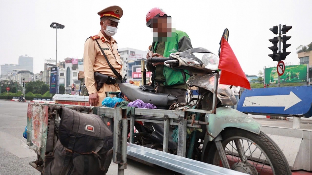 Cảnh sát truy quét xe ba bánh tự chế lén lút hoạt động