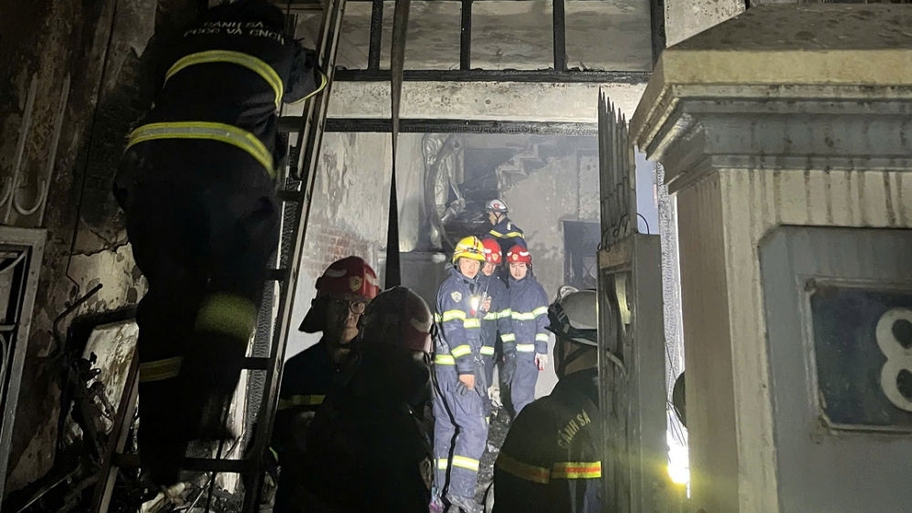 Cháy nhà lúc rạng sáng ở trung tâm Hà Nội, vợ chồng trẻ tử vong